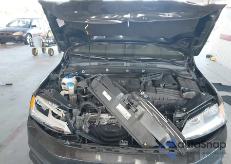 2015 Volkswagen Jetta 1.8T Se z USA, uszkodzony, nr VIN 3VWD07AJ4FM238681